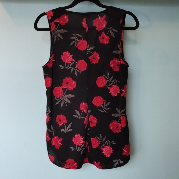 🦩 Dynamite | Black & Red Rose Dress Top 🦩 - Picture 2 of 3